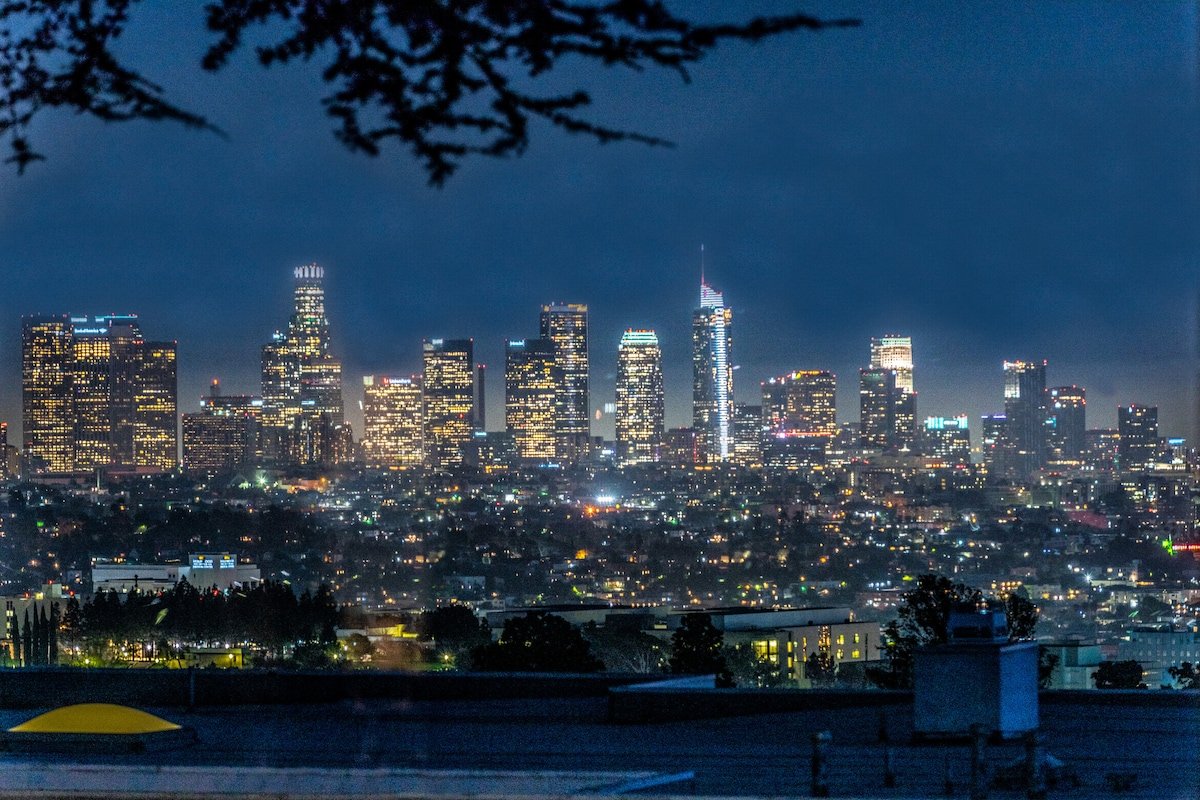 Breathtaking Luxury Mansion w. 4 Bedrooms/3.5 Bath gallery image 2