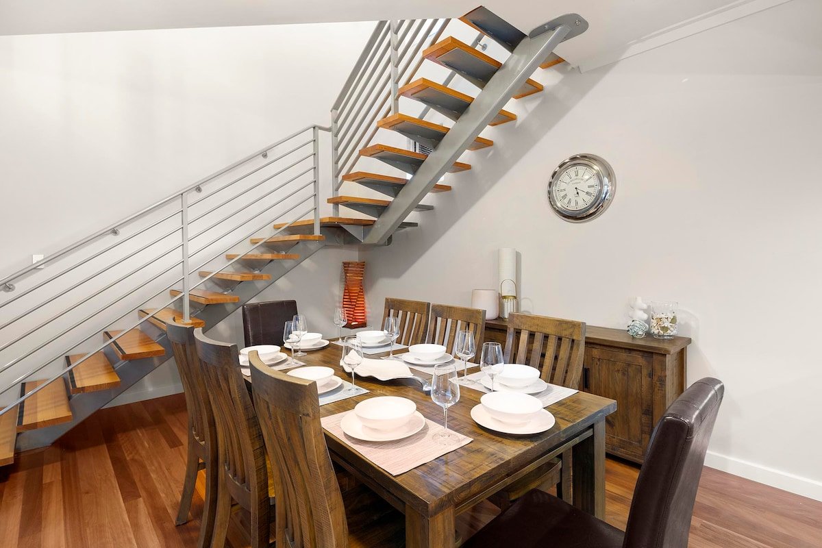 On the city doorstep! – A rare stand-alone house! gallery image 4