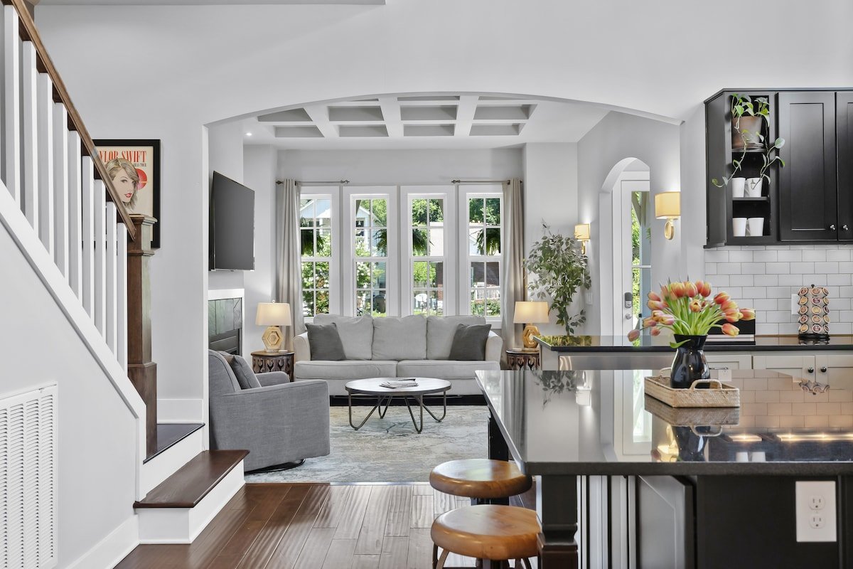 Luxury designer home in trendy East Nashville gallery image 4