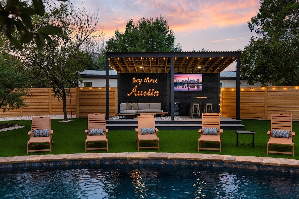 ~La Mariposa~ Best Backyard in Austin ~Sleeps 25 gallery image 3