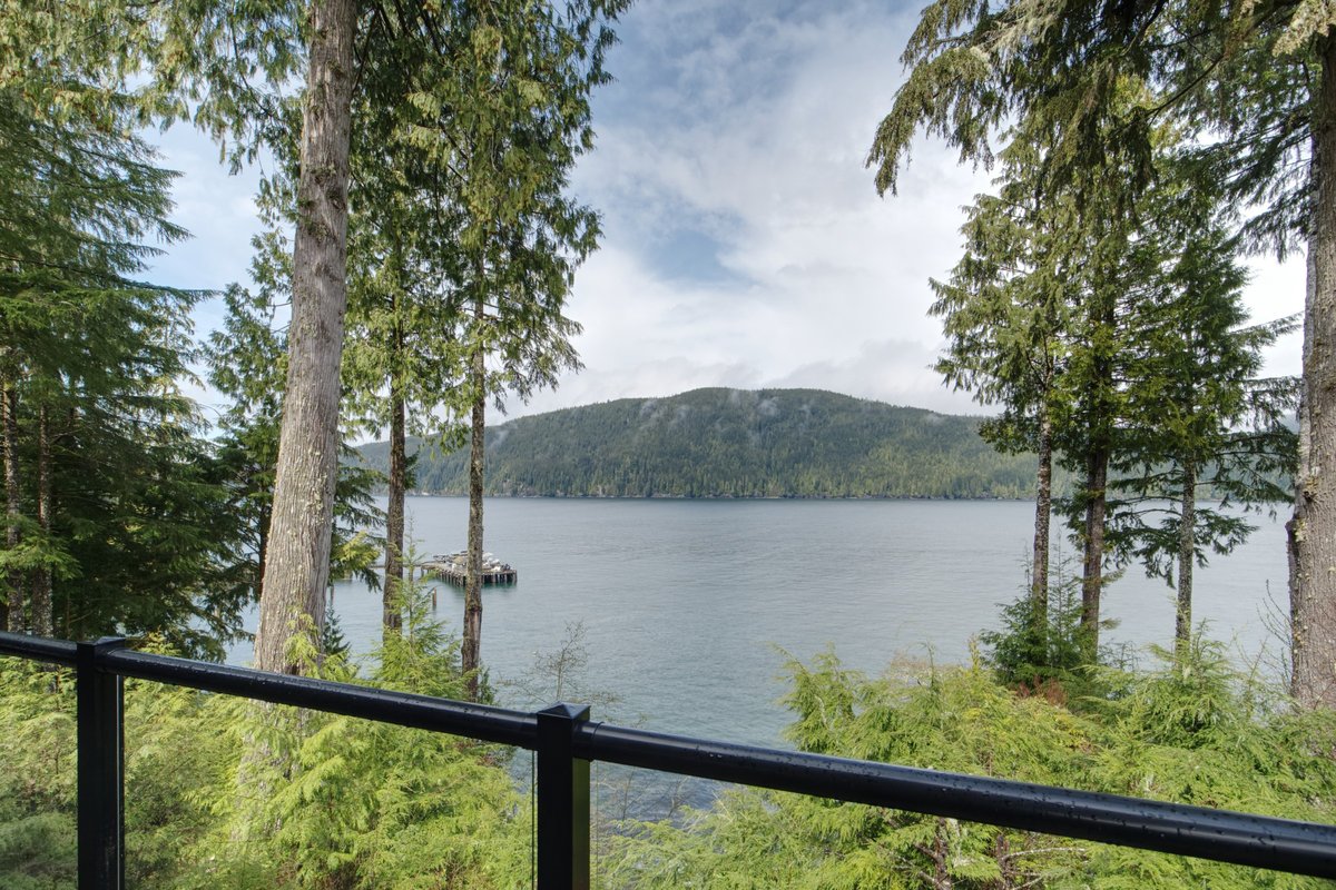 Hera’s Cove| Oceanfront Oasis + Pet Friendly