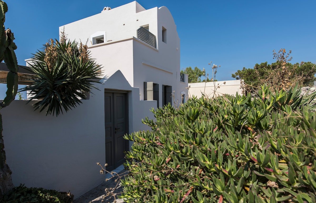 Captain’s House by Spitia Santorini gallery image 3