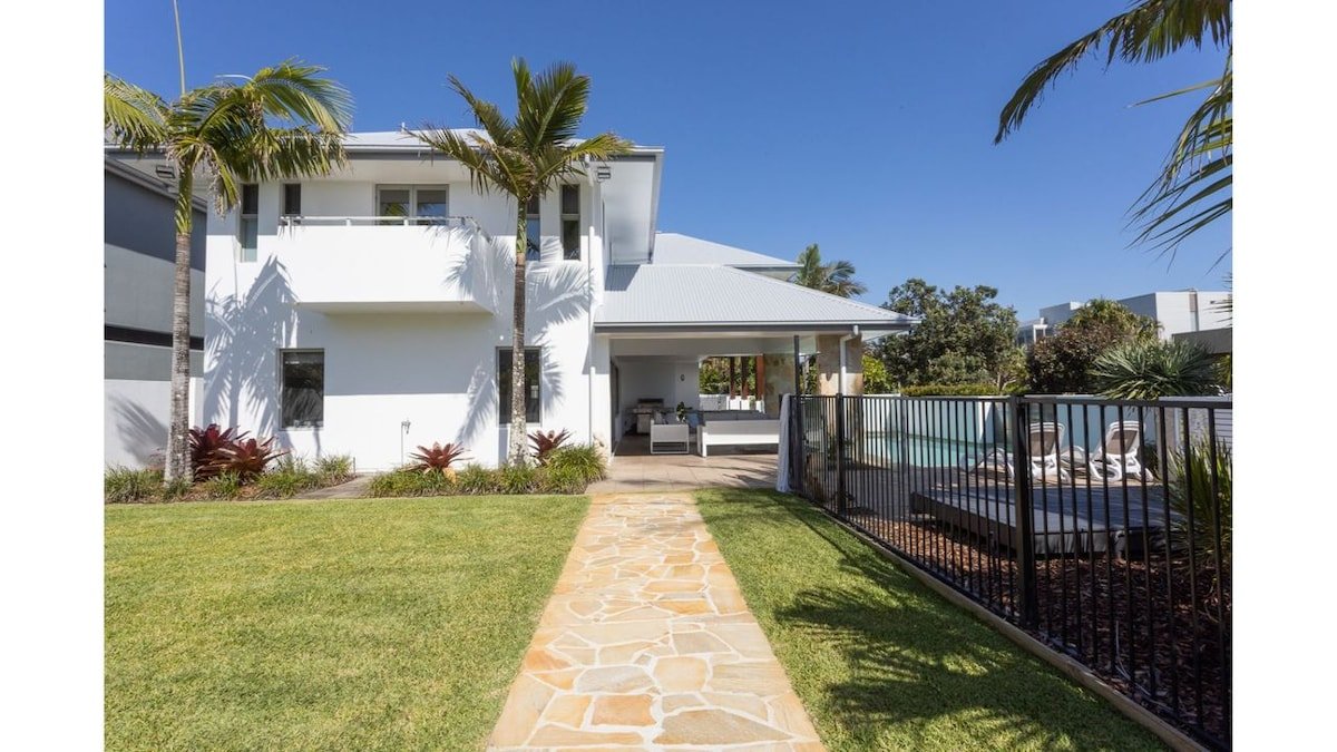 On Northpoint – Heated Pool meters to Salt Village gallery image 2