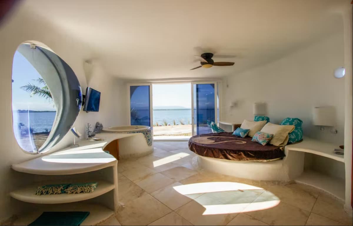 Lion Fish Retreat gallery image 2