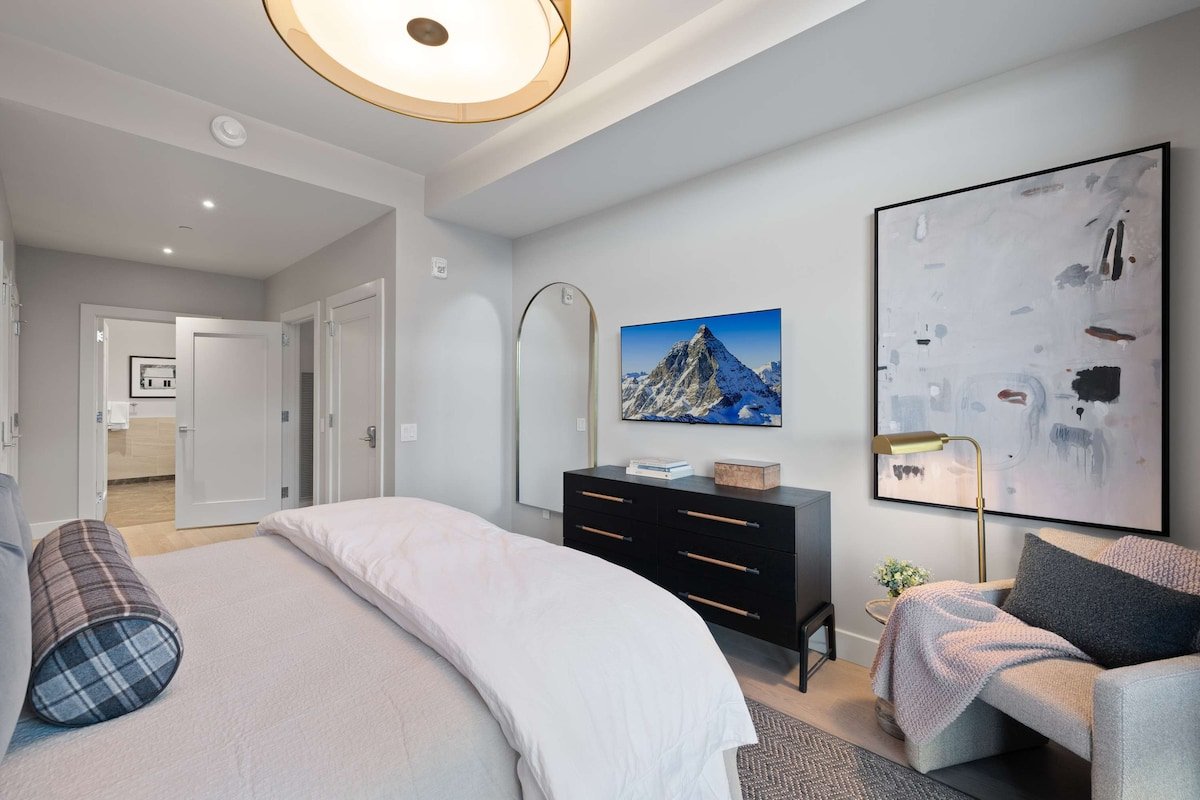 Luxury 3 Bedroom Condo | Bunk Beds, New Hotel gallery image 5