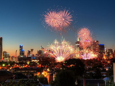 CITY + MCG 4+ BEDROOMS 2+ BATH, VIEWS-SLEEPS 8-10