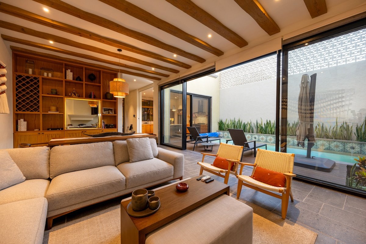 3 BR. House with Private Heated Pool near Rosewood