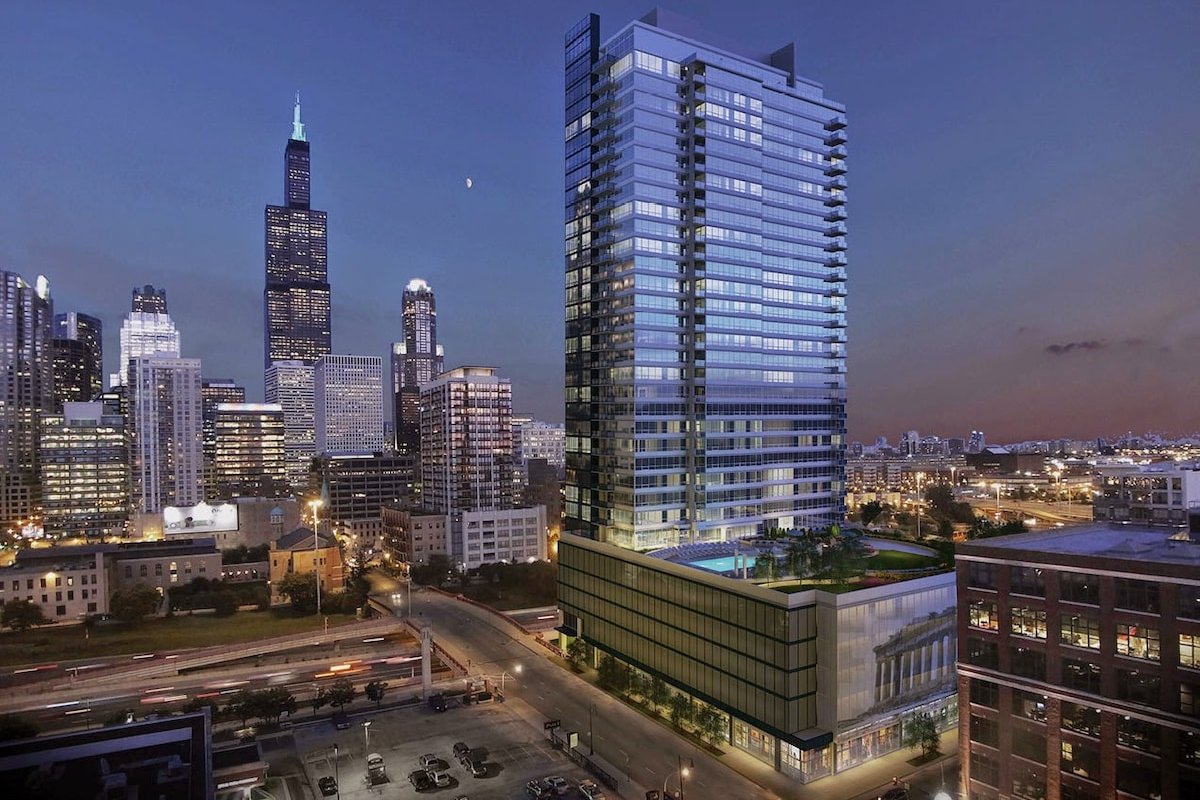 Lux Skyhouse West Loop w/Parking gallery image 2