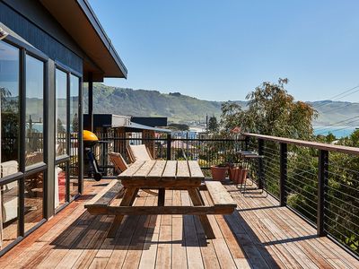 The Lobsterpot Beach House – views + walk to shops