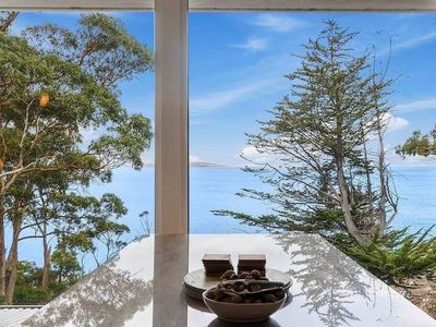 Hidden Bay Retreat 15 Min to Hobart, 5 Bed 3 Bath.