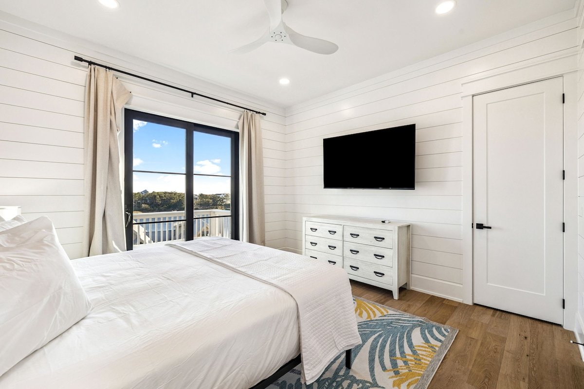 GULF VIEWS! Game Room, Pool, LSV, Bikes! Sleeps 24 gallery image 5