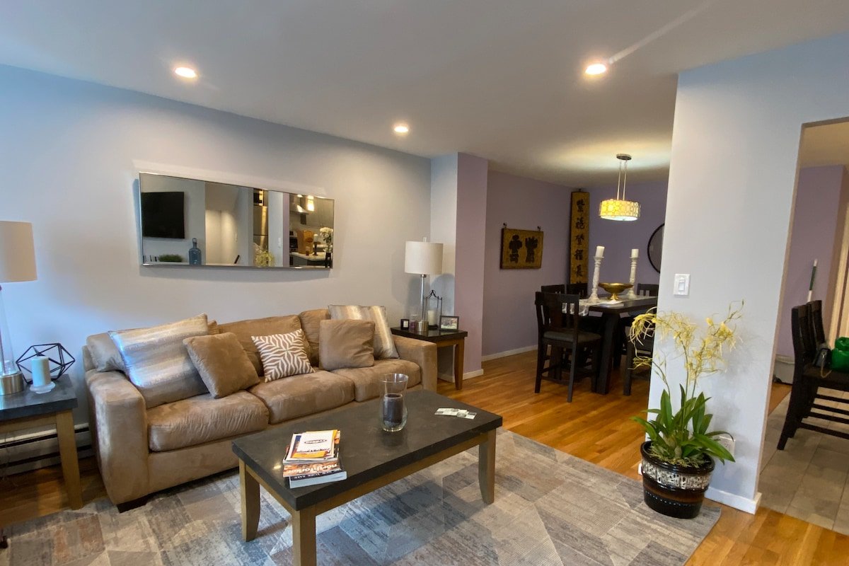 30 Day Minimum Newly renovated 4-Bedroom Duplex gallery image 4