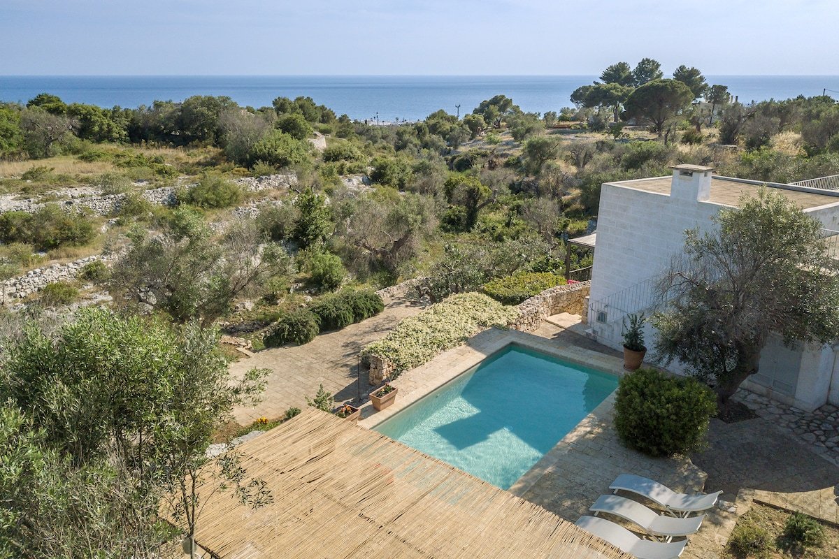 Trullo La Contessina, with pool and sea view gallery image 2