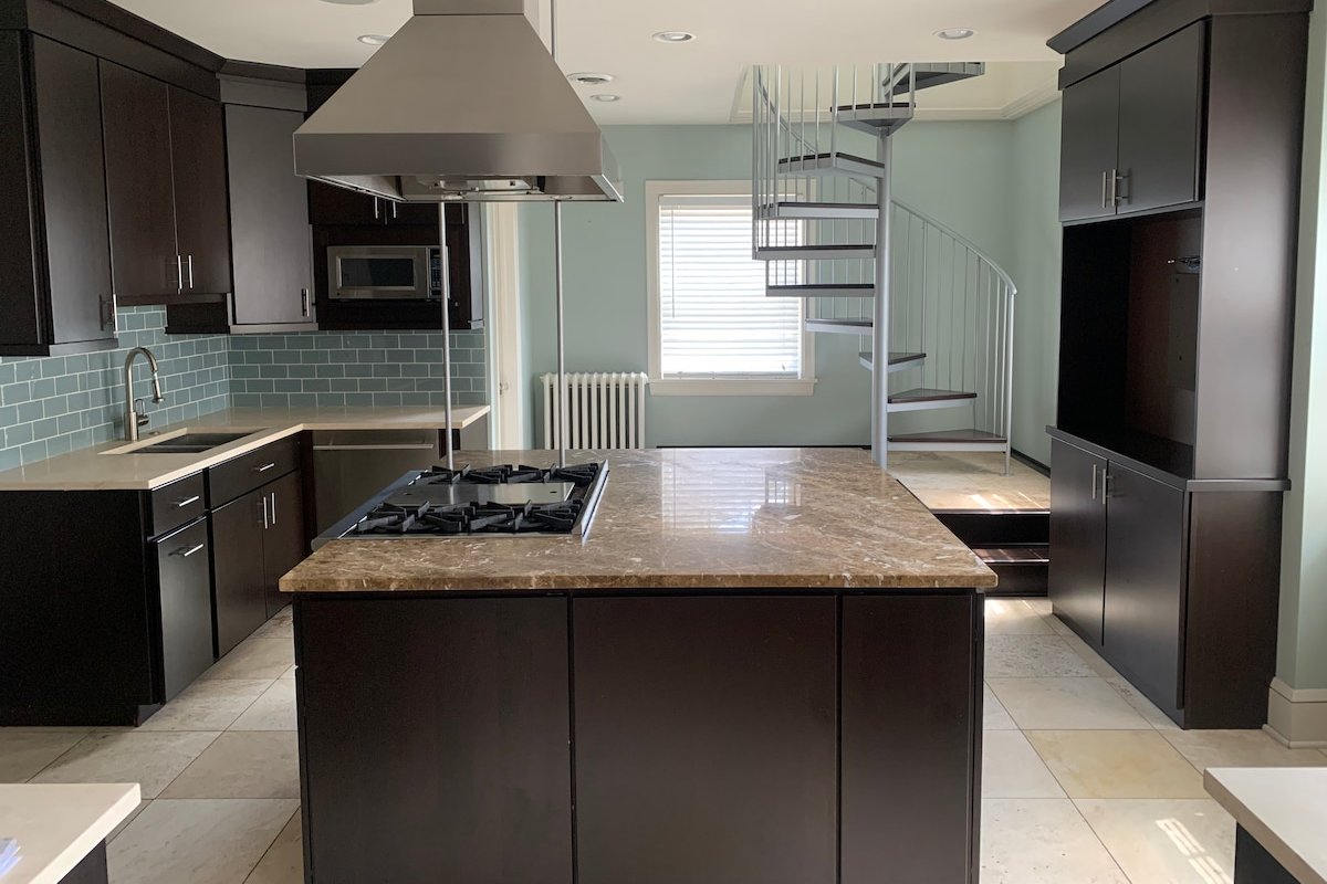 Historic Remodeled Beautiful Georgian Condo gallery image 3