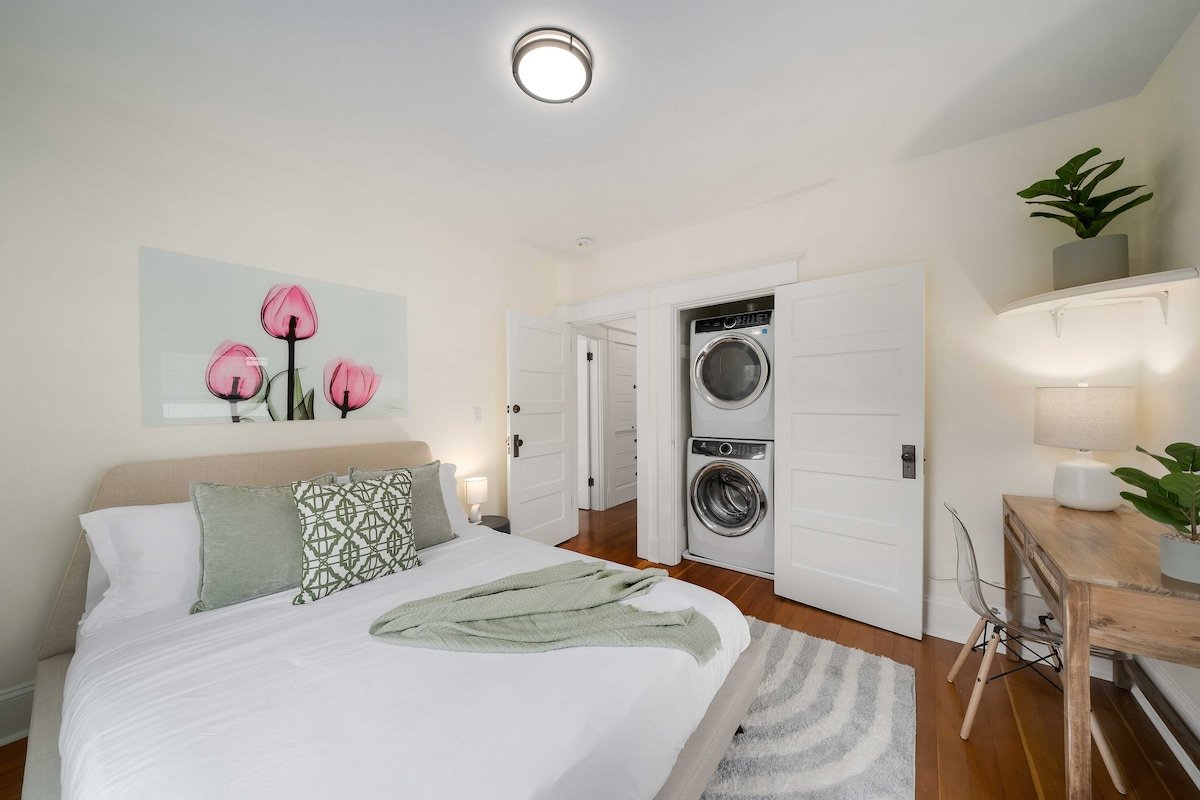 Cozy Oasis – 5BD/2BA – Arcade – Prime Location gallery image 5