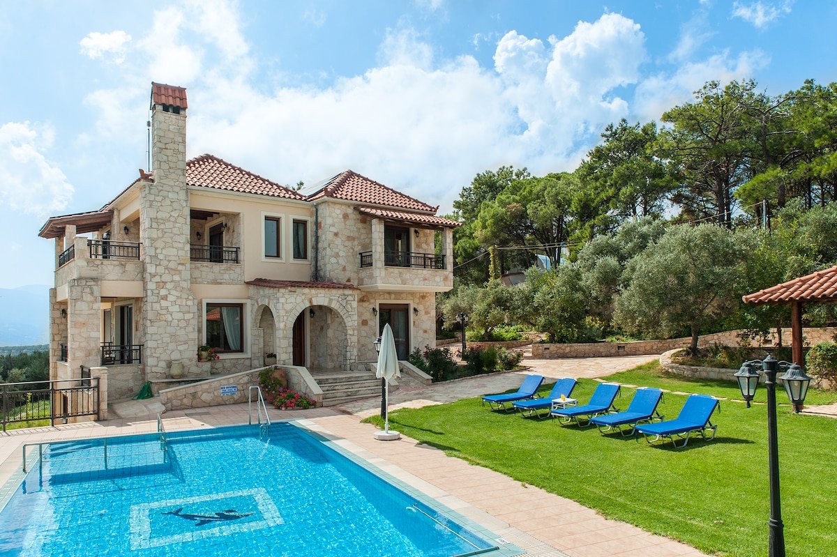 Deluxe Stone-made villa with Private pool gallery image 2