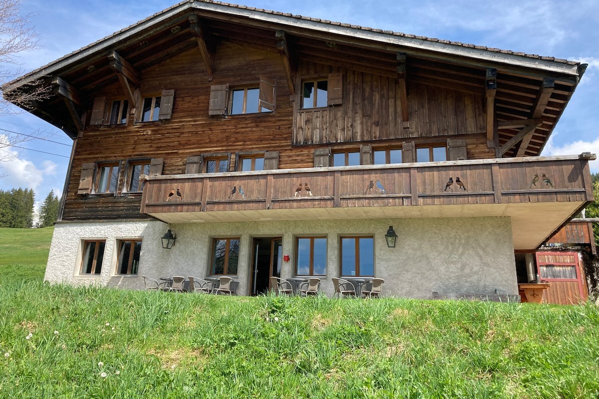 Chalet Bel-Oiseau pour groupes, billard pétanque. gallery image 3