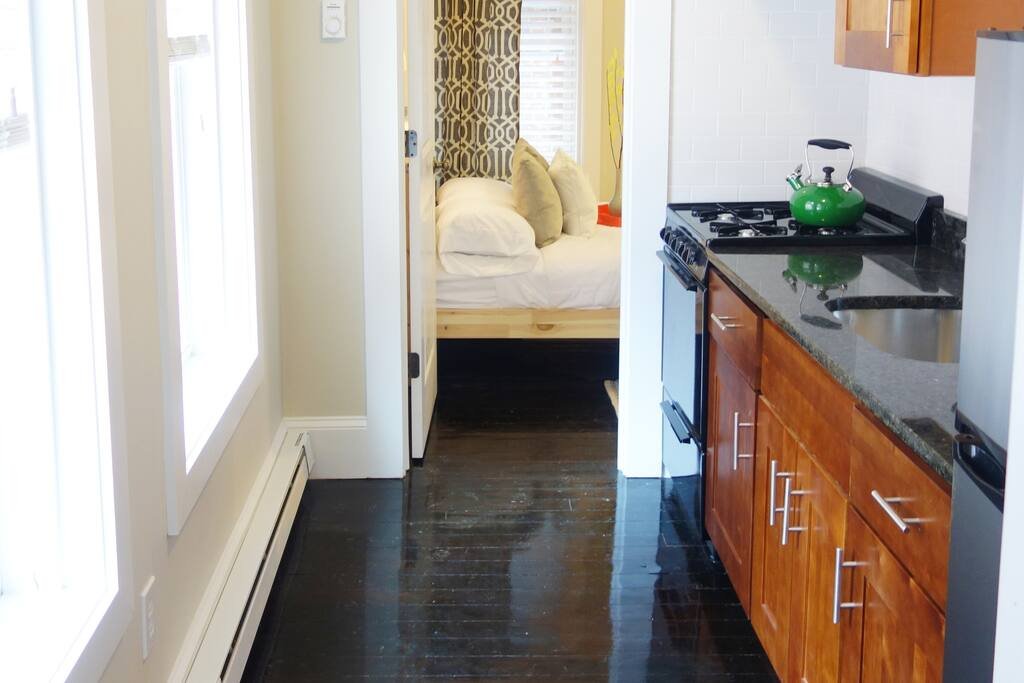 Gorgeous Huge Duplex 3 baths sleeps 6 Parking gallery image 5