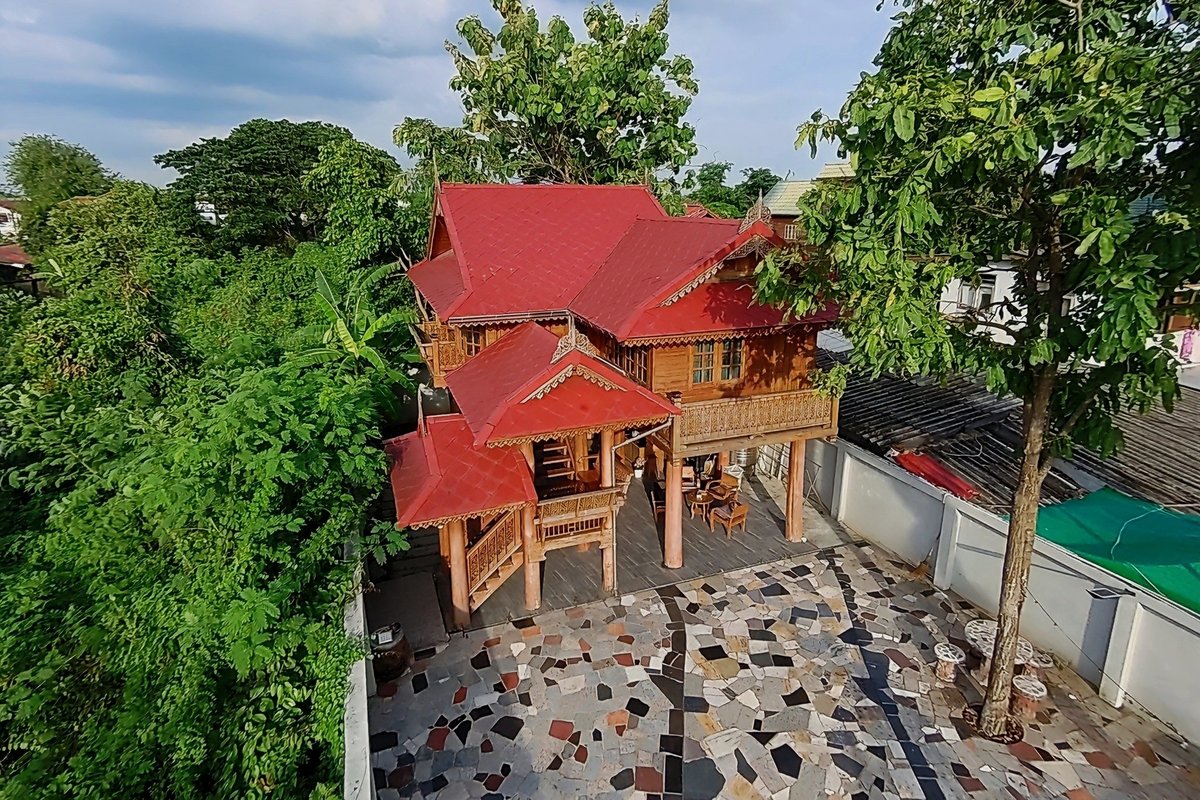 Wooden House for 6 Guests with Event Space