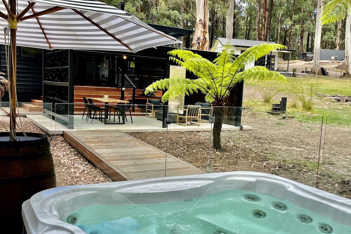 Hilltop Hideaway House and Villas gallery image 3