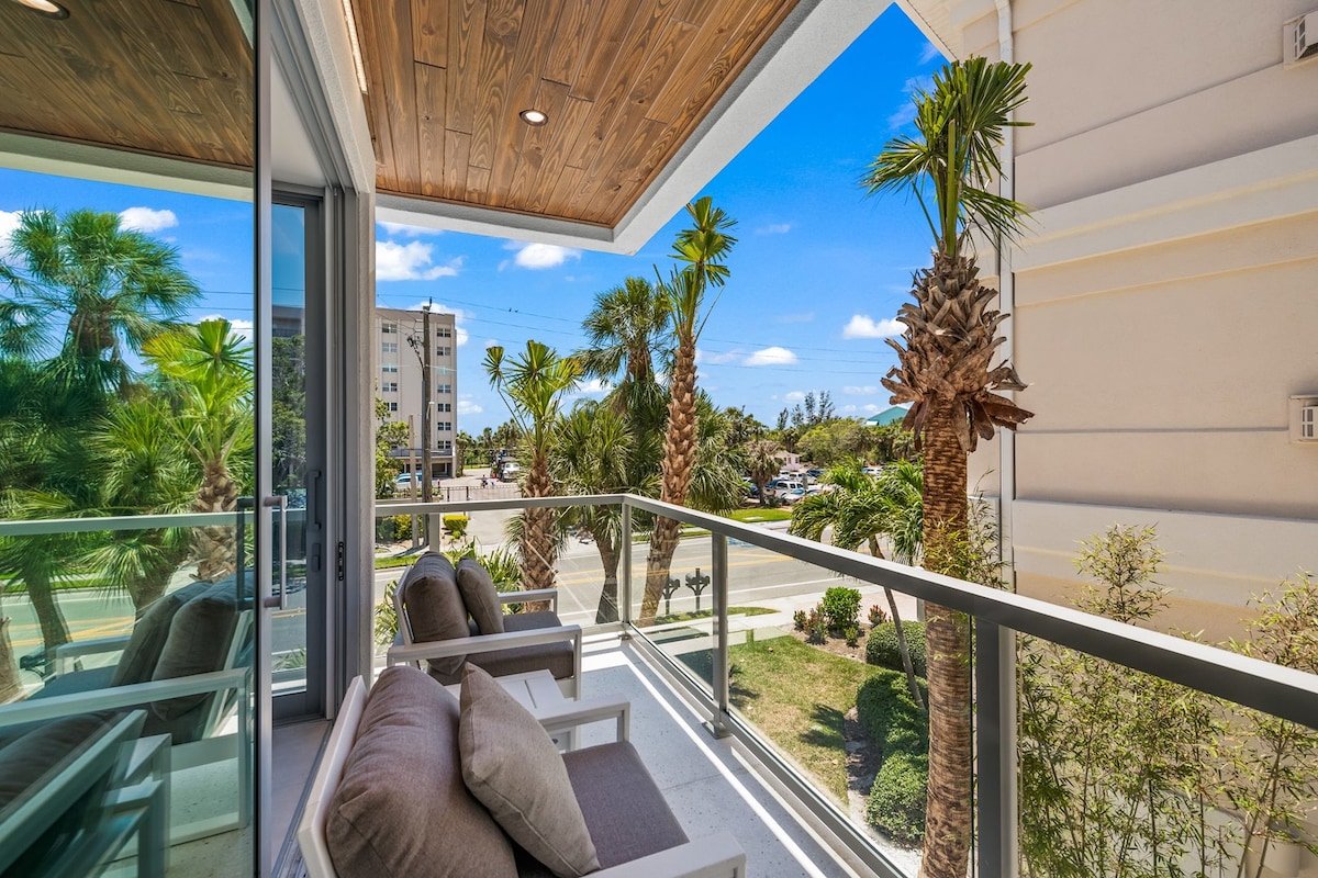 #1 Rooftop Deck w/ Gulf Views – Steps to Beach gallery image 4