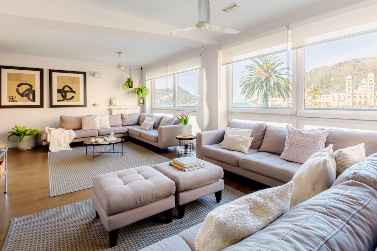 ❤ of San Sebastian | Walk Score 99 | 3 Baths gallery image 2