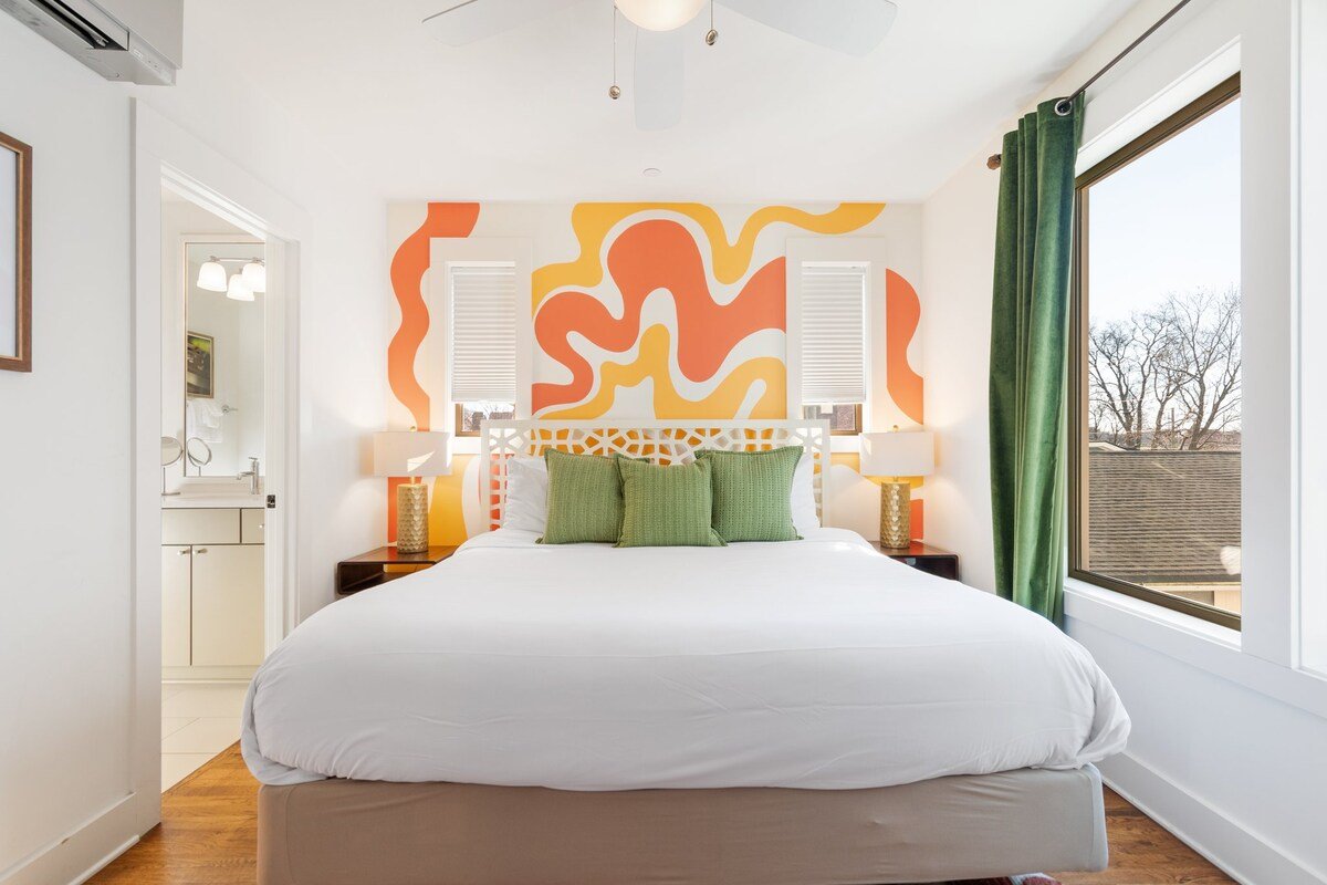 2 Homes Side by Side , Sleeps 24- Mins to Broadway gallery image 5