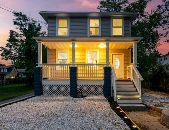 5-BR Home near DC Metro -Free Parking/Full Kitchen gallery image 2