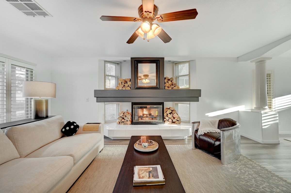 Gorgeous 6BR w/King beds, Pool & Spa, Games gallery image 4