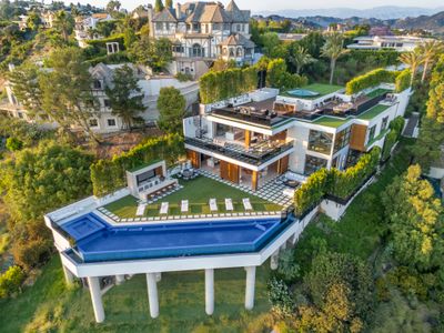 Opulent Bel-Air Paradise Perfect for Elegant Stays