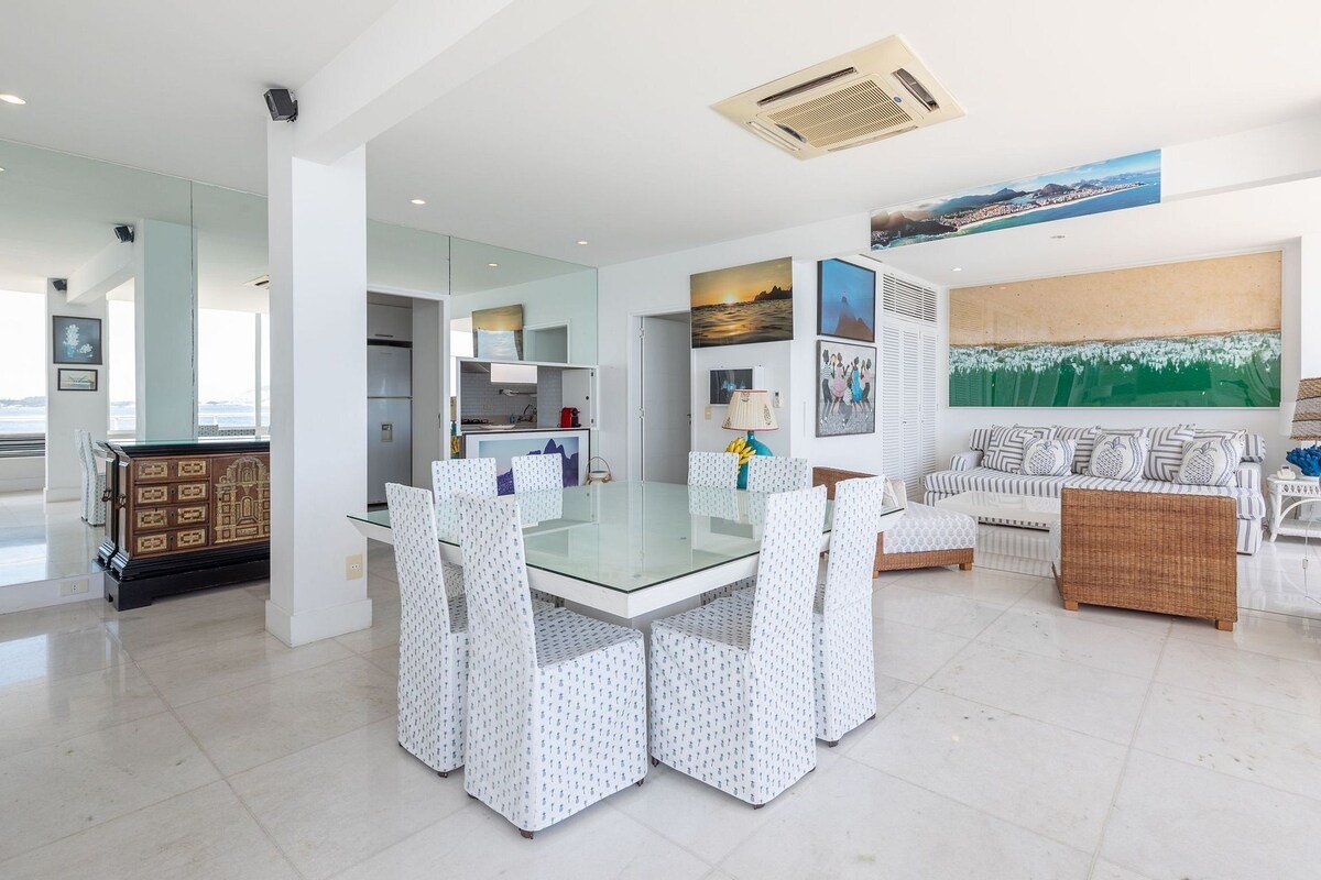 Rio082 – Charming beachfront apartment in Ipanema gallery image 5