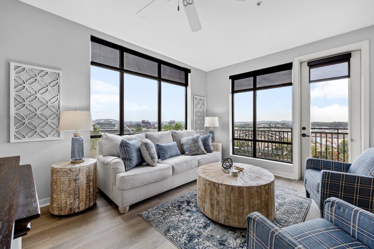 Luxurious Downtown High floor Corner-2bd2bth-#520 gallery image 3