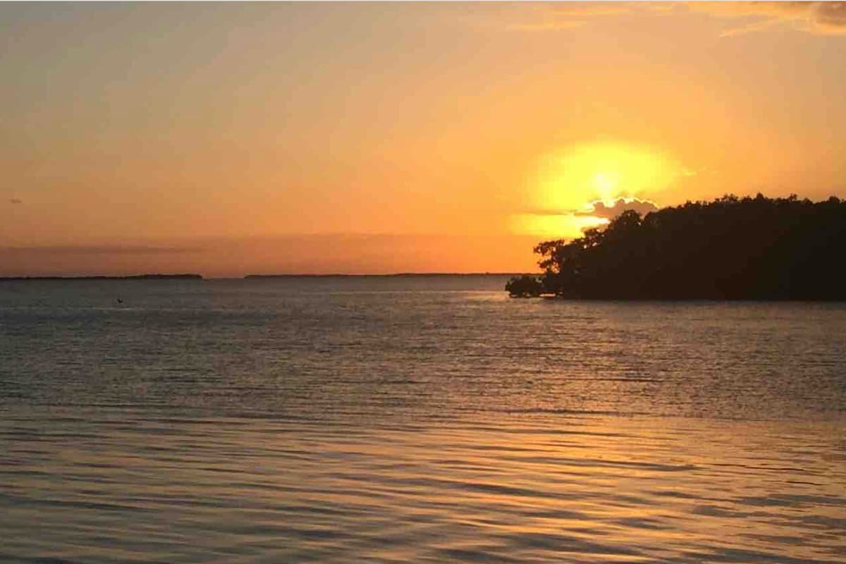 Therapy, Entire Property – AC, Boat Transfer gallery image 2