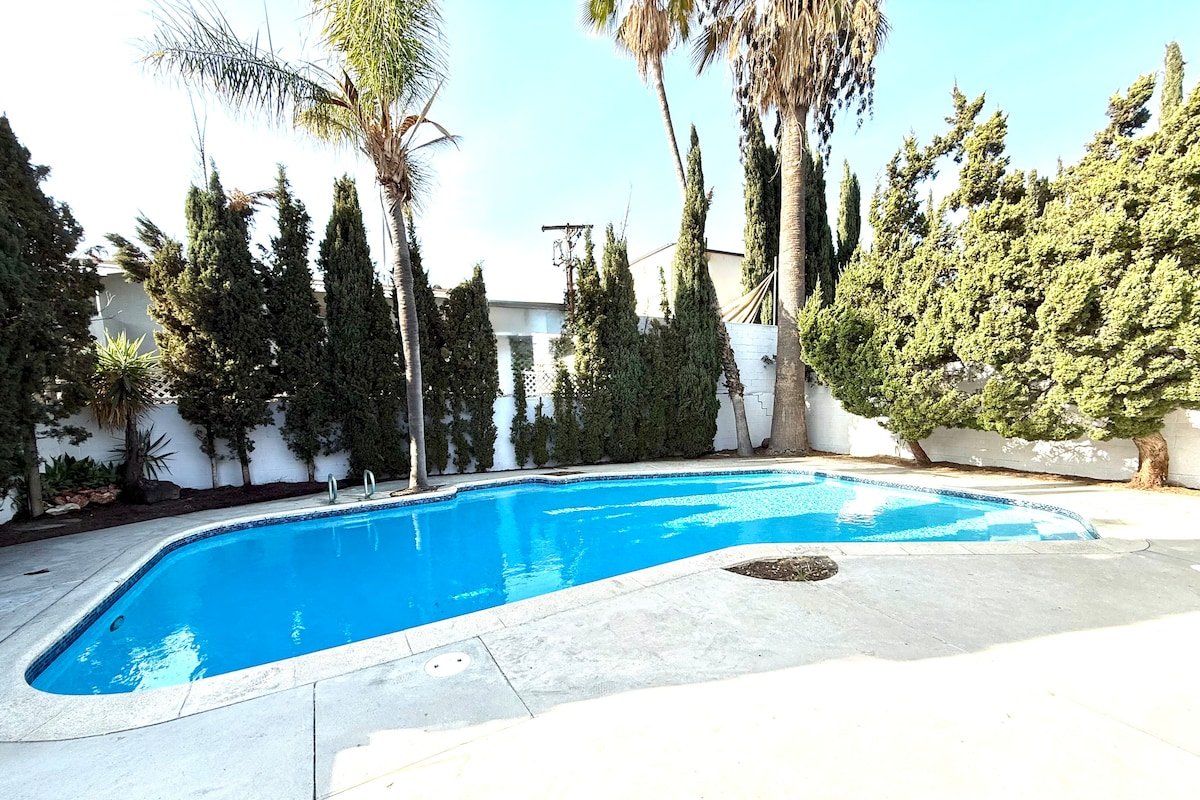 New house/large pool 10 mins to universal studio gallery image 3