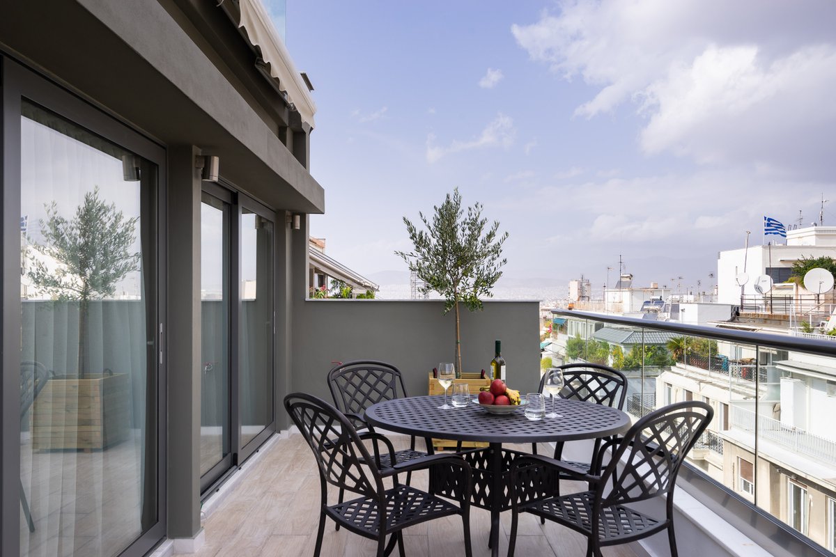 Family 2BDR apartment with Balcony,central located