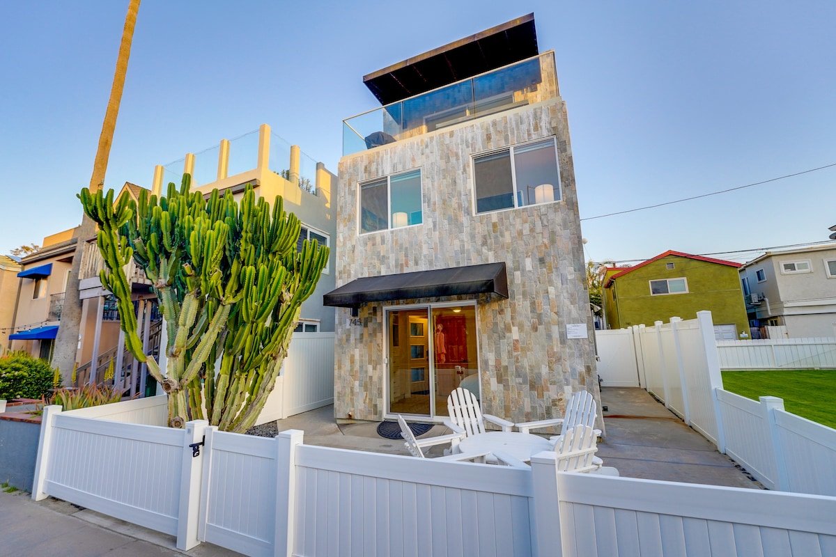 Modern Beach House Steps to Beach w/ Rooftop Deck gallery image 3
