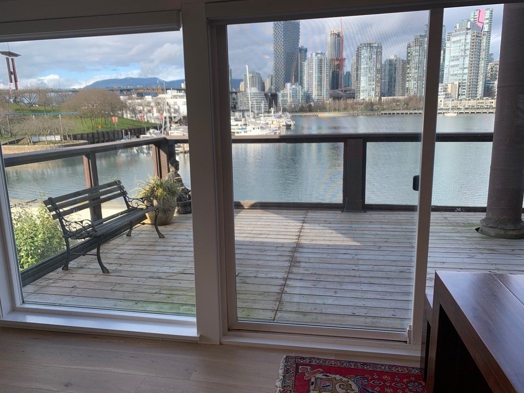 Waterfront home on sea wall, expansive ocean view gallery image 5