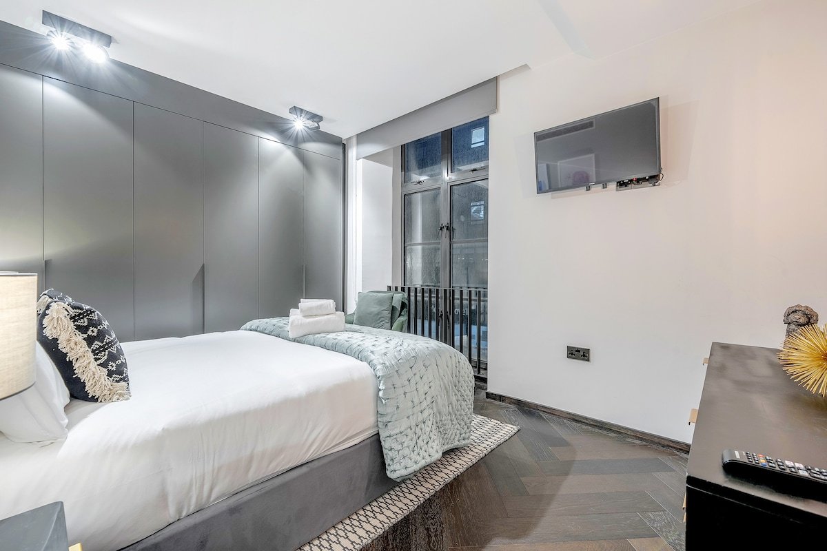 Stylish 2-Bedroom Apartment in the Heart of Soho gallery image 5