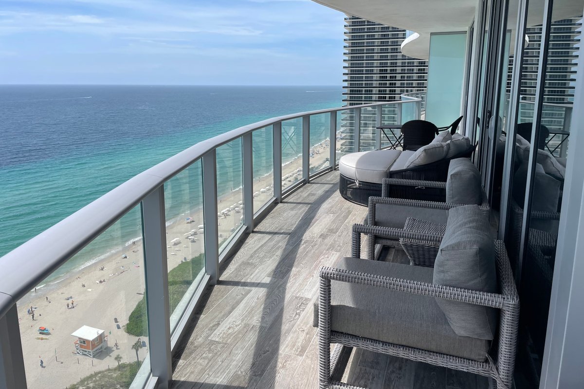 Paradise Resort in Hollywood Florida