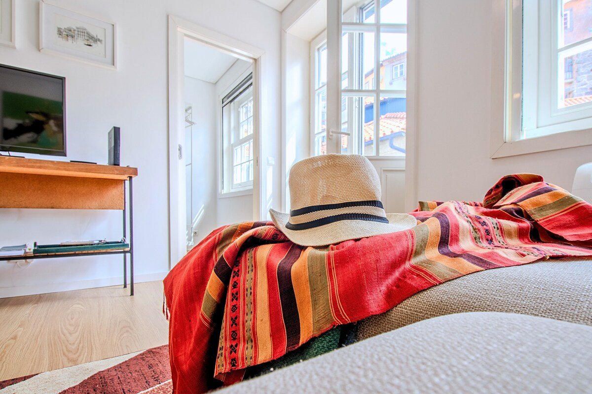 Top Floor 2 units-Elevator: Historic Center-River gallery image 3