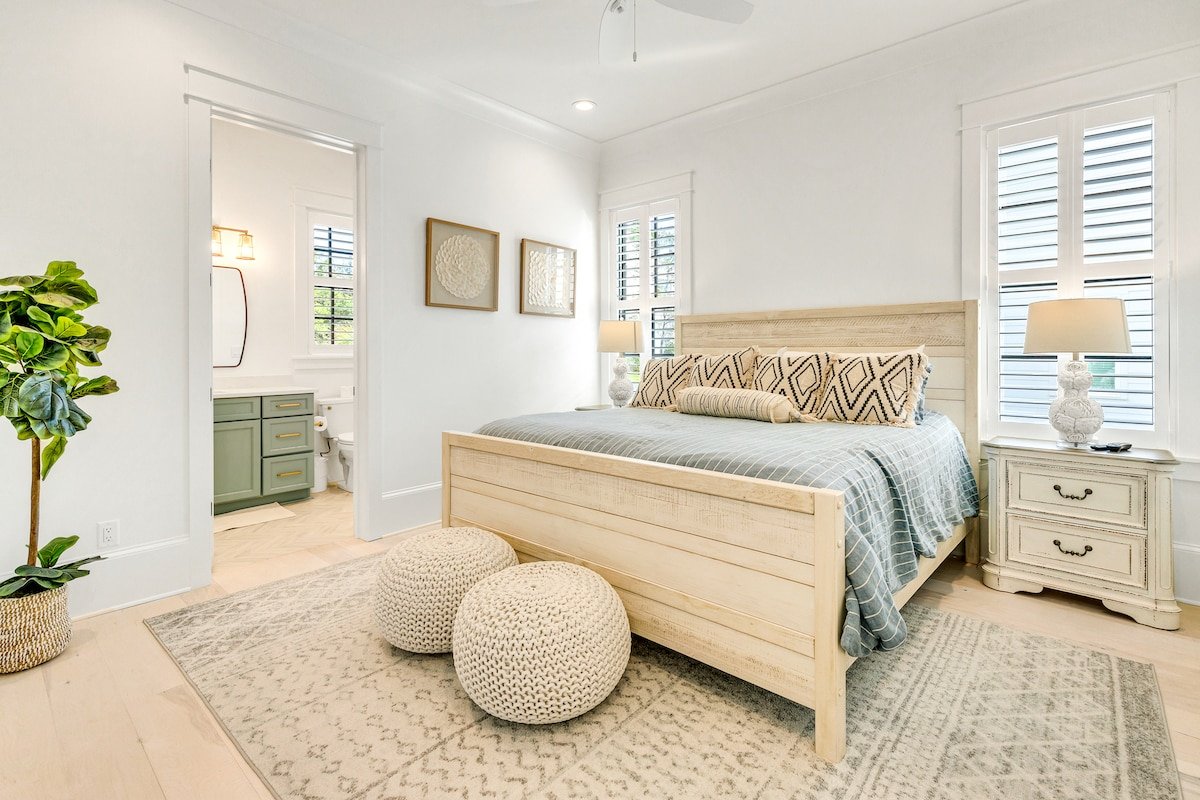 Resort Like Paradise-Steps to Beach! Award Winning gallery image 3