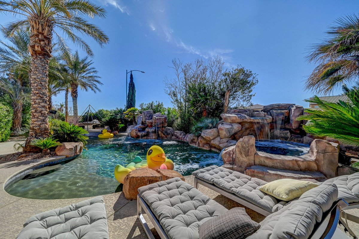 Insta-worthy Vegas Mansion – 12 Mins from Strip