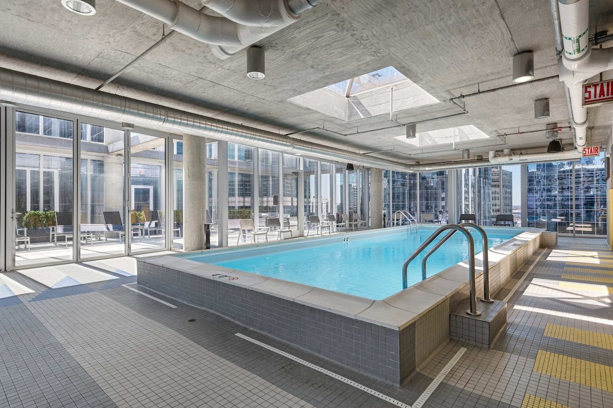 2BR Apt: Stunning Views, Steps to Michigan Avenue gallery image 5