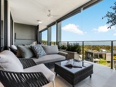 Luxury Living on Lakeview Rise