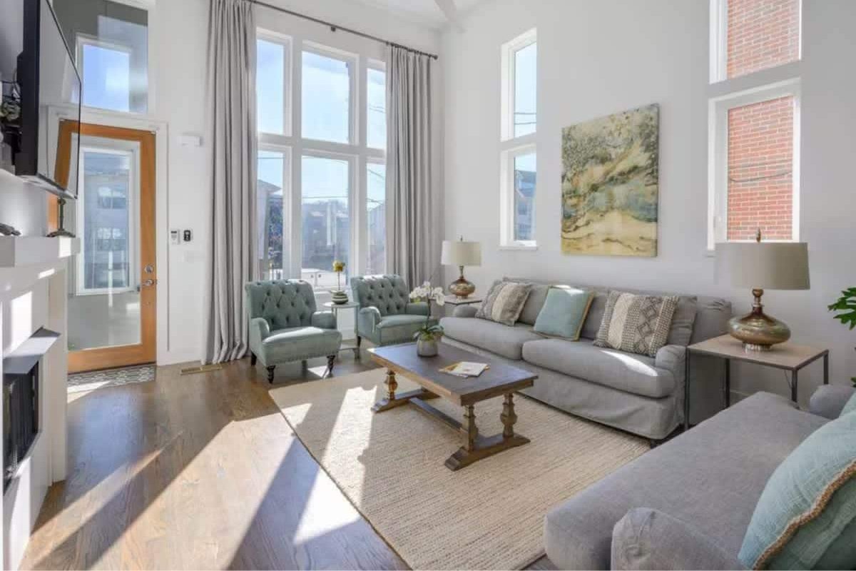 Stunning Townhome in Nashville-Close to Broadway! gallery image 2