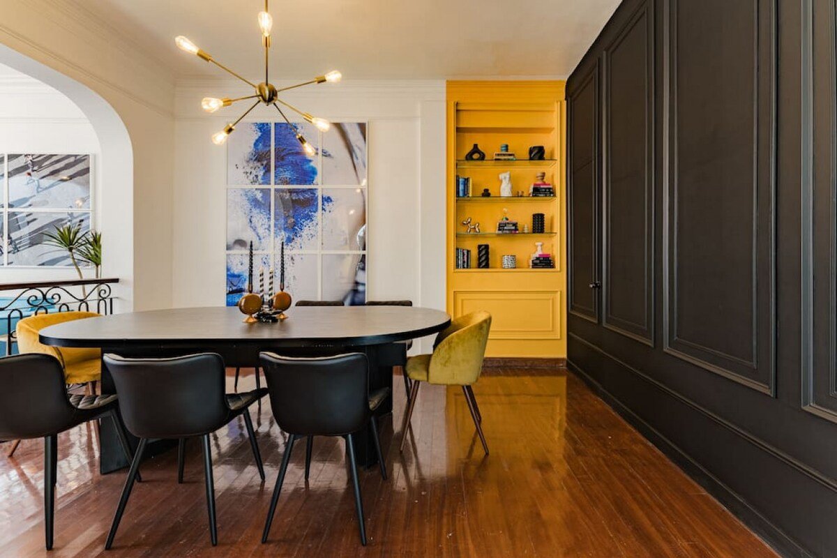 Roma Retreat: Modern Colonial Gem A/C 16 PAX gallery image 4