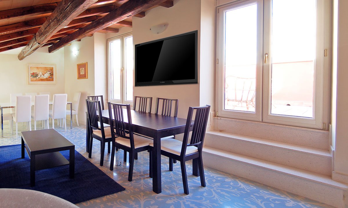 Navona-Campo de’ Fiori Penthouse with 2 balconies