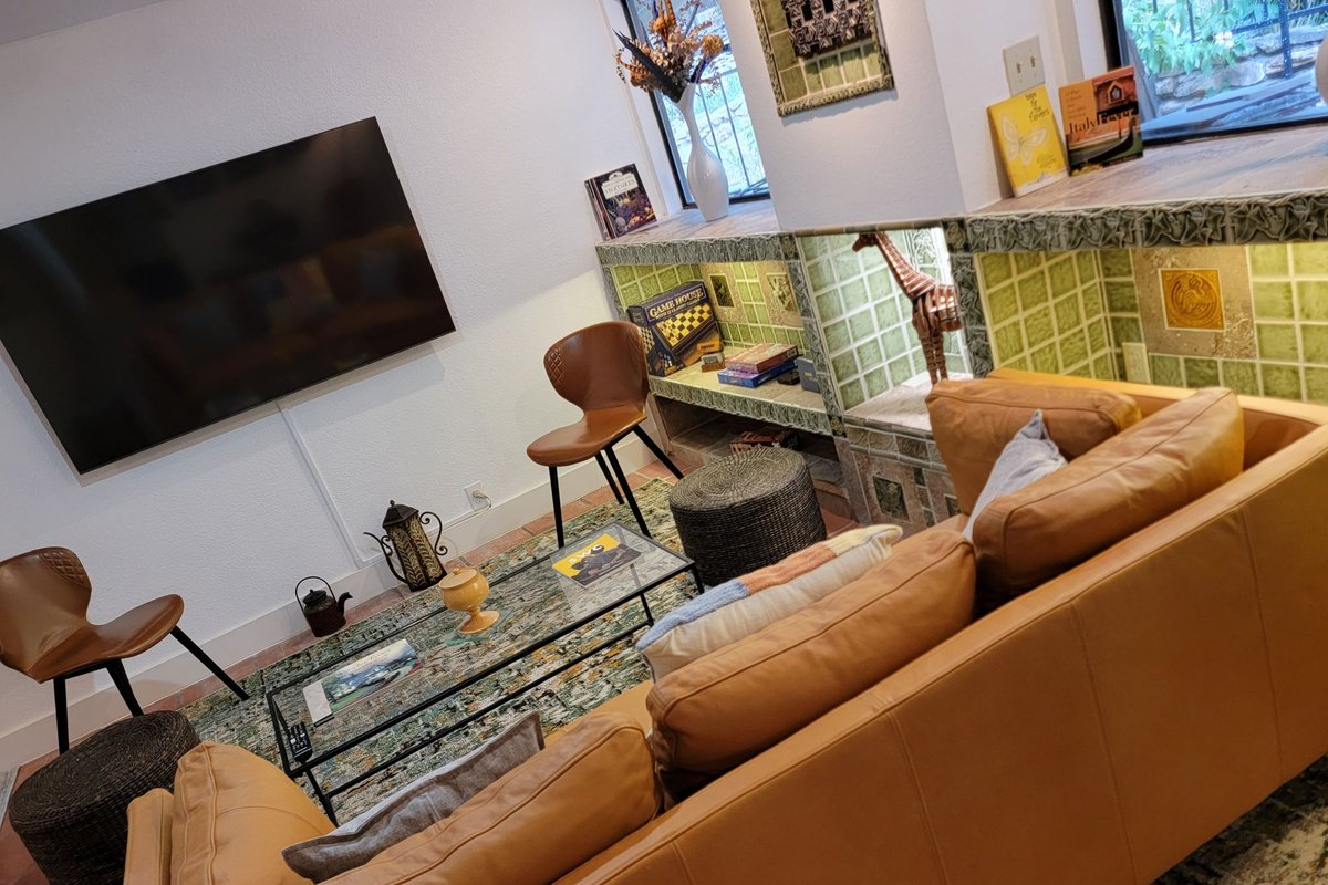 9 Bedroom 7 Bath across Springs