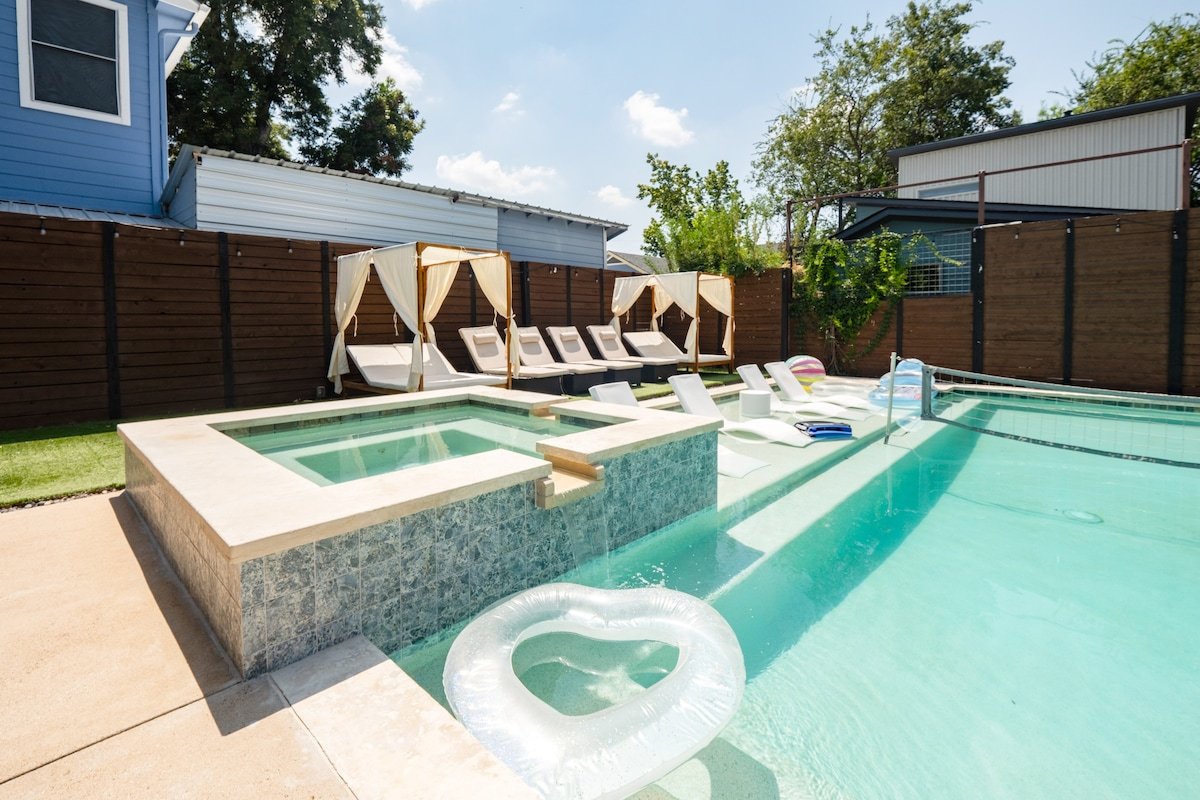 Modern Austin Home | Pool | Spa | 7 Beds | Near DT gallery image 2