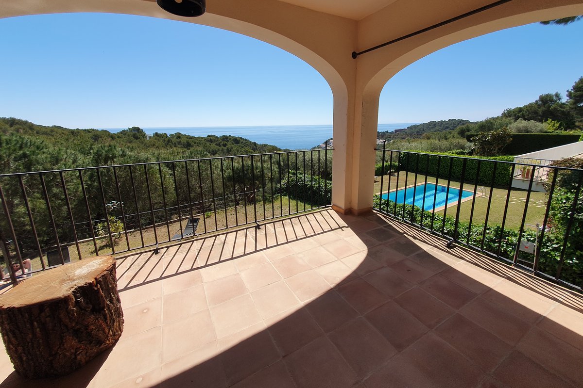 NEW! incredible sea view villa 6/8 people. pool